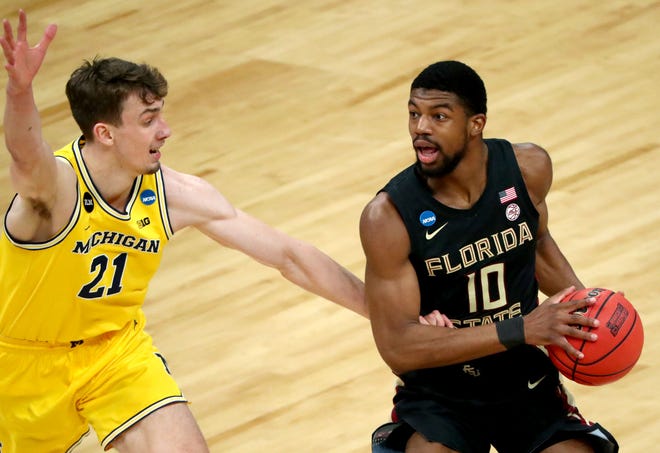 Michigan Wolverines guard Franz Wagner (21) guards Florida State Seminoles forward Malik Osborne (10) as he moves the ball down court during the Sweet Sixteen round of the 2021 NCAA Tournament on Sunday, March 28, 2021, at Bankers Life Fieldhouse in Indianapolis, Ind.