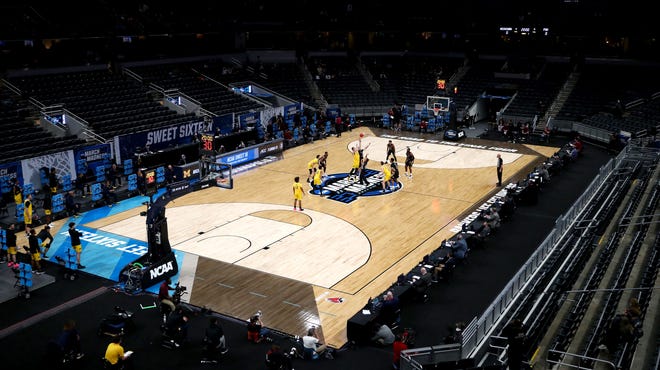 Michigan and Florida State tip off during the Sweet Sixteen round of the 2021 NCAA Tournament on Sunday, March 28, 2021, at Bankers Life Fieldhouse in Indianapolis, Ind.