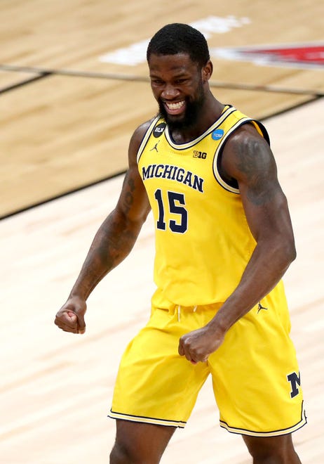 Michigan Wolverines guard Chaundee Brown (15) celebrates a three-pointer against Florida State during the Sweet Sixteen round of the 2021 NCAA Tournament on Sunday, March 28, 2021, at Bankers Life Fieldhouse in Indianapolis, Ind.